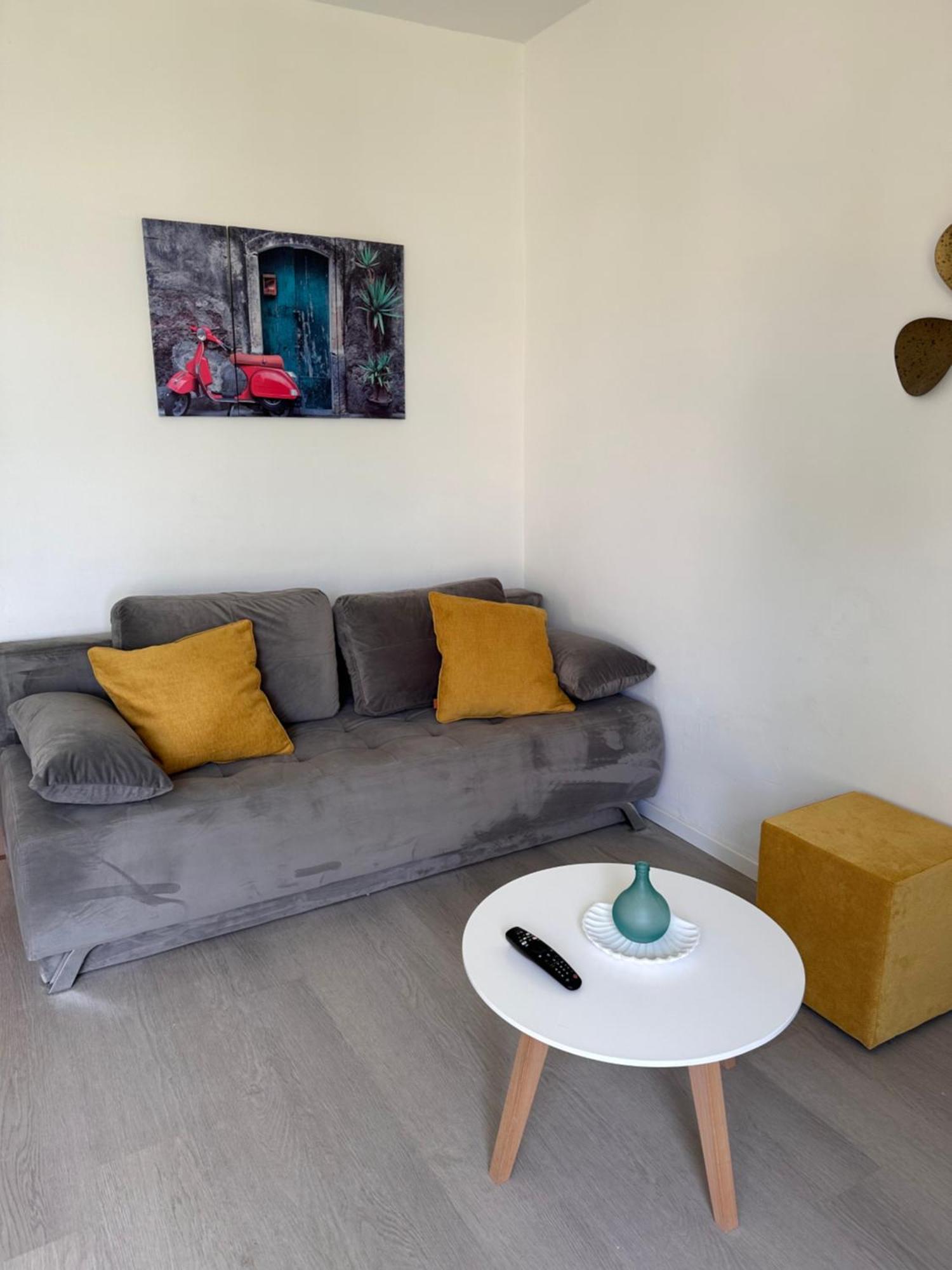 Beach Apartment - 50M From The Beach With Free Parking บีโอกราดนาโมรู ภายนอก รูปภาพ