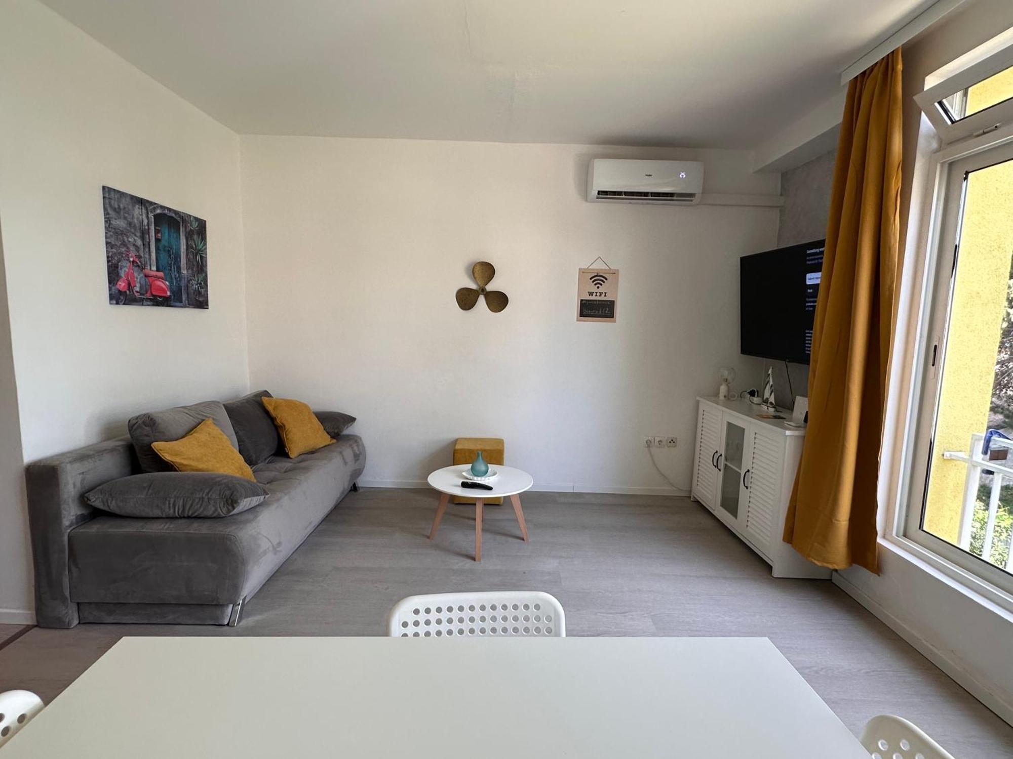 Beach Apartment - 50M From The Beach With Free Parking บีโอกราดนาโมรู ภายนอก รูปภาพ